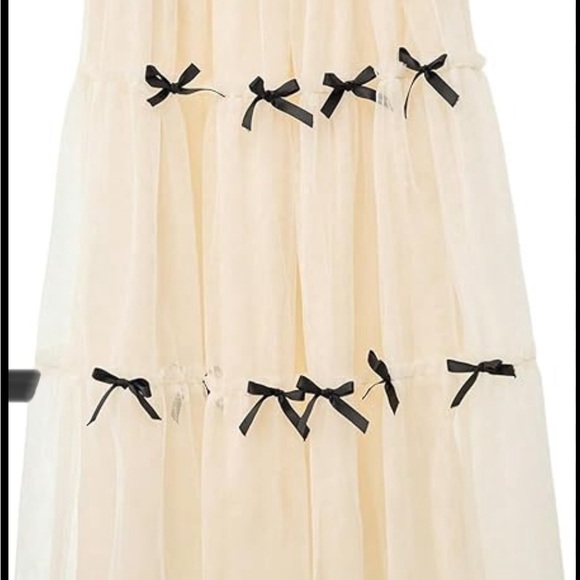 Cream Tulle Tiered Skirt with Black Bow Details (New w/o Tag) - Picture 1 of 4